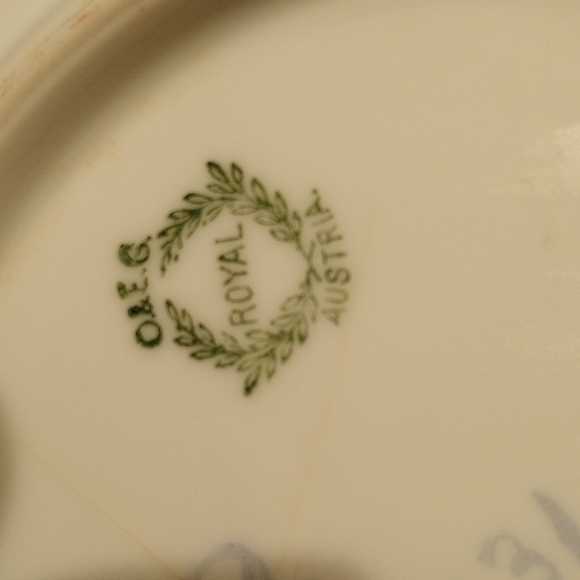 Vintage Hand painted Porcelain "Cherries" Plate 🍒 - Picture 4 of 5